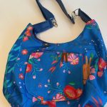 Speels blauw met verstelbare riem