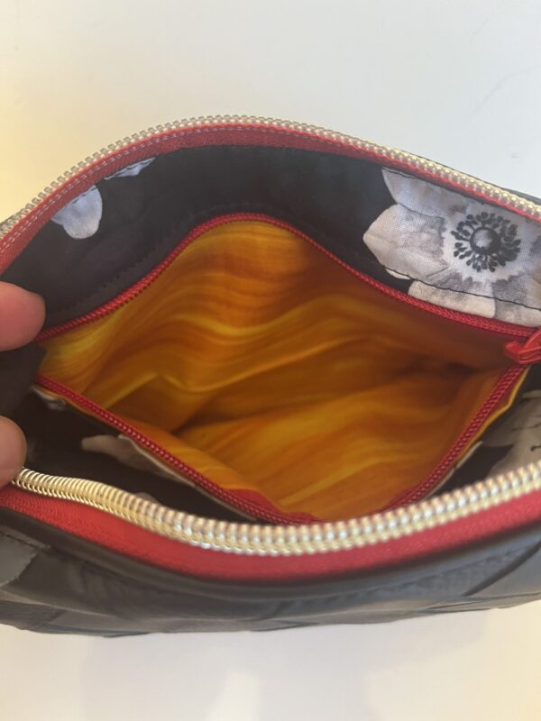 Classic met vrolijke riem