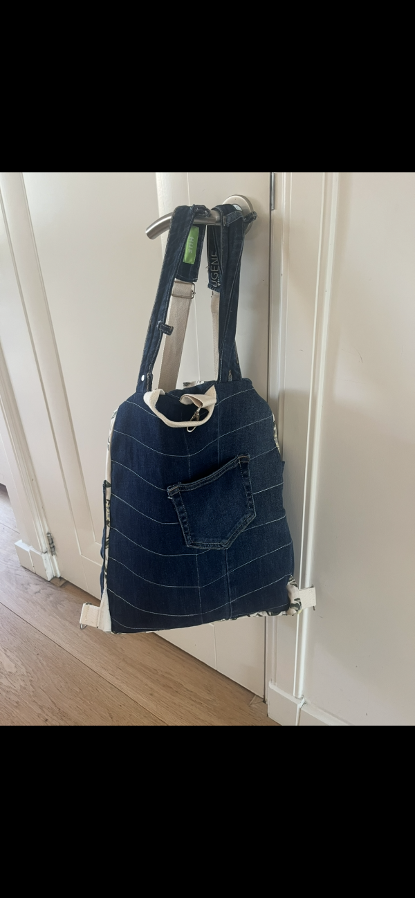 Second hand uit twee broeken