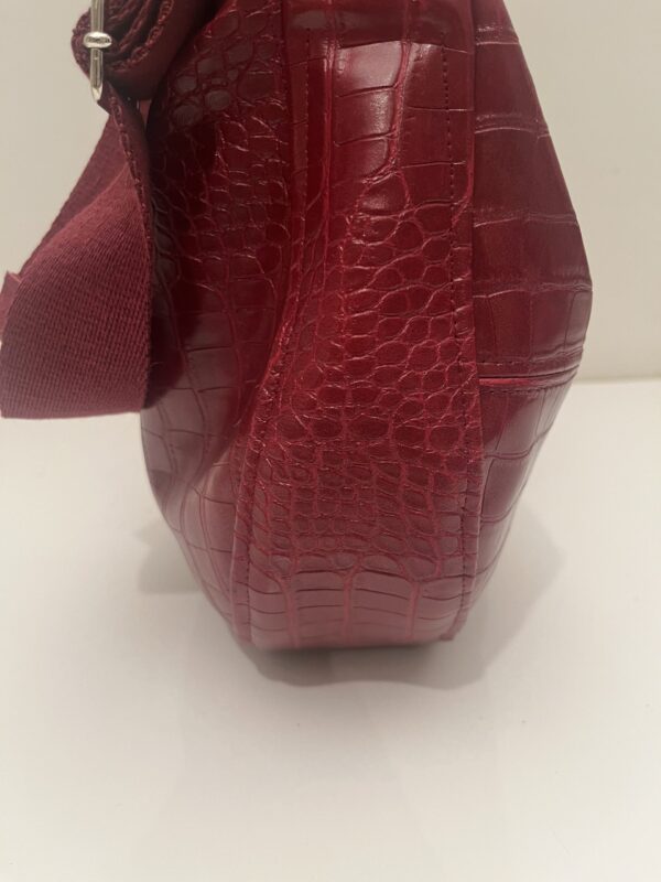 Bordeaux rood krokodil