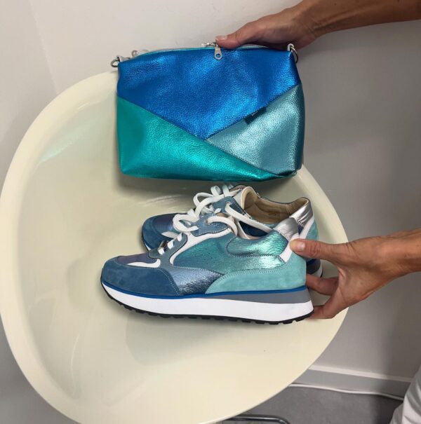 Crossbody Nale blauw maat M   45 euro