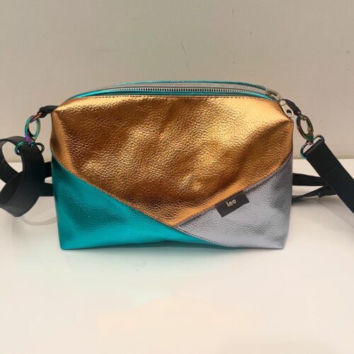 5F9407C0-63AC-4AF5-A772-3EFB74F7B1ED Crossbody Nale turkoise Maat M 35 euro