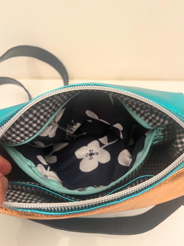 Crossbody Nale turkoise Maat M 35 euro