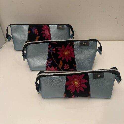 IMG_6358 Metallic blauw met bloem