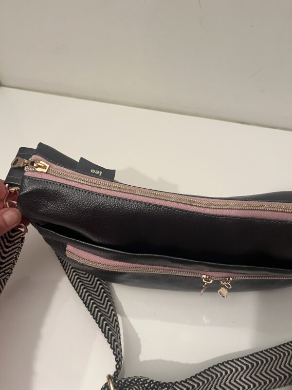 Grijs en roze croissant bag