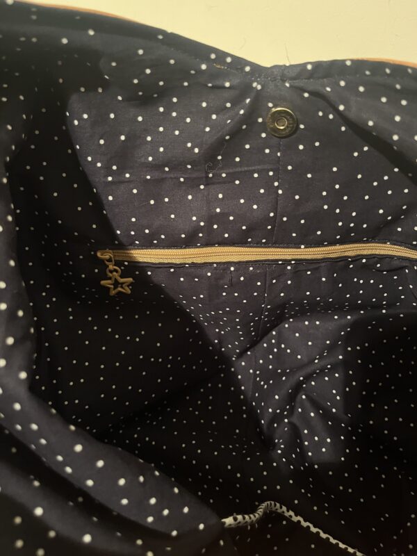 Bruine shopper met strik