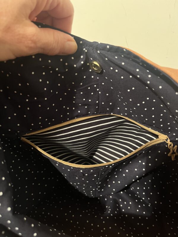 Bruine shopper met strik