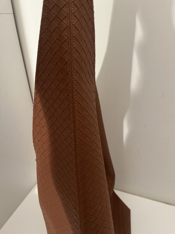 Bruine shopper gevlochten look