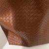 Bruine shopper gevlochten look