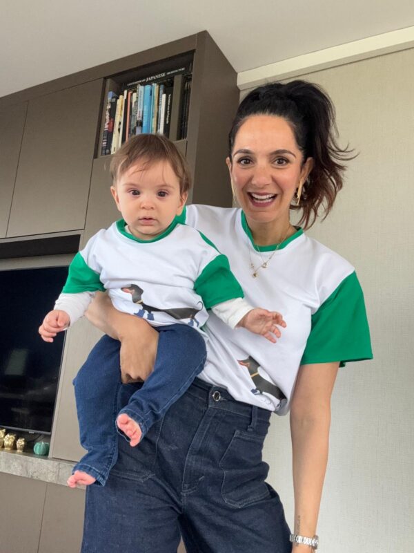 Moeder en dochter shirt vrolijk met teckel