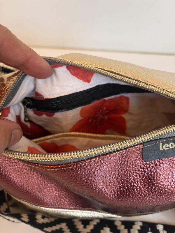 Hipster met bordeauxrood