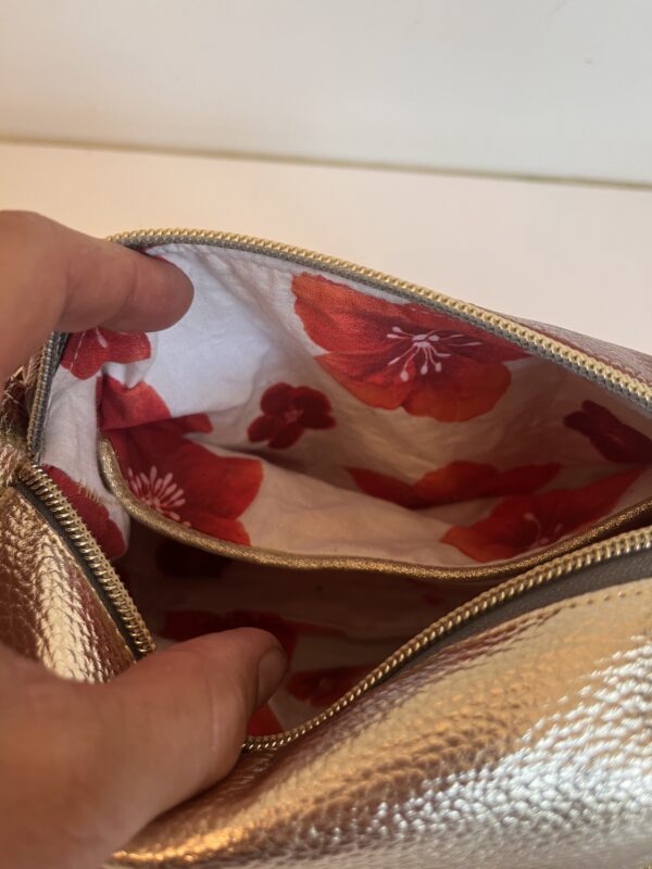Hipster met bordeauxrood