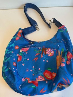 Speels blauw met verstelbare riem